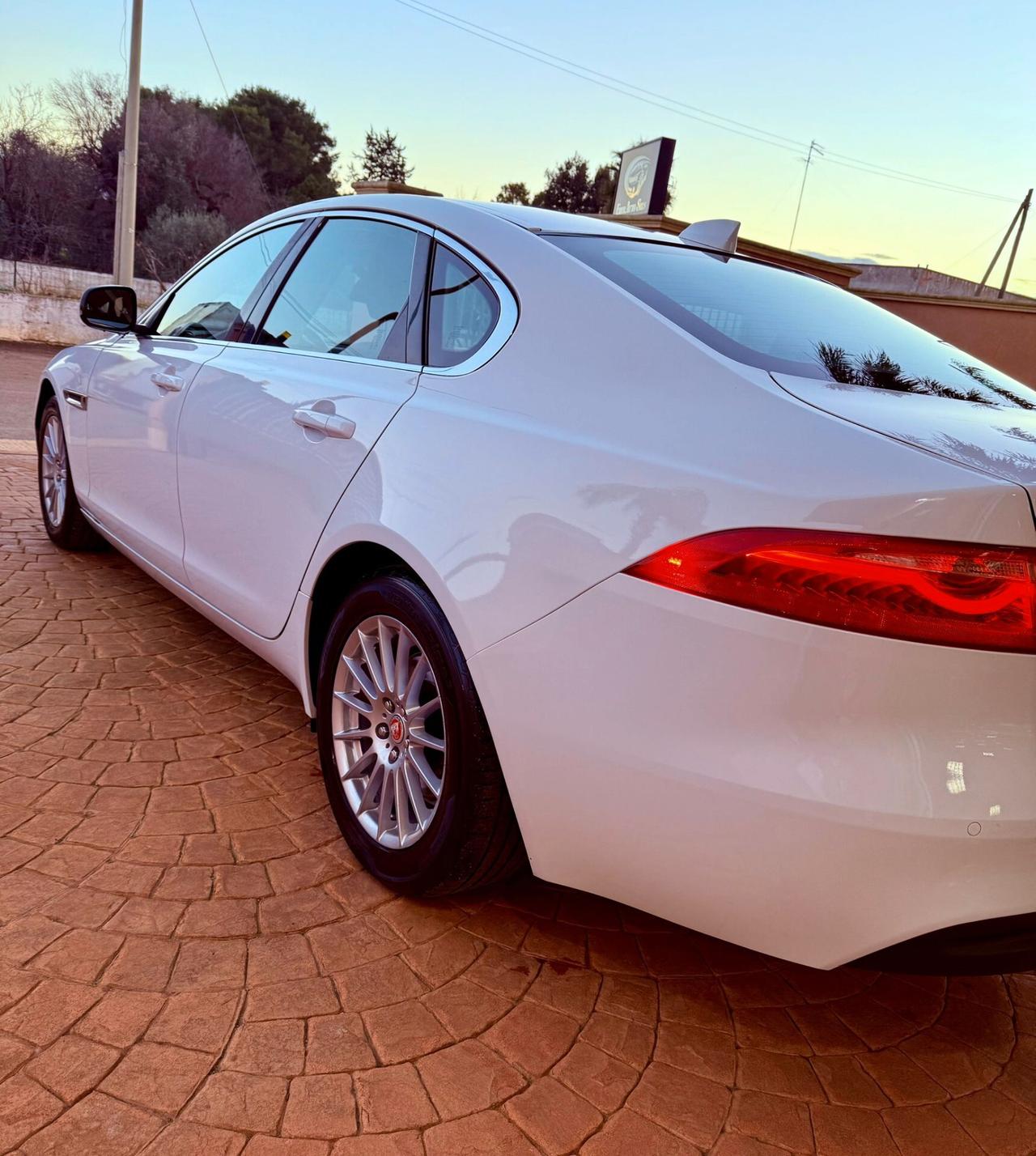 Jaguar XF 2.0 D E-Performance aut. Prestige