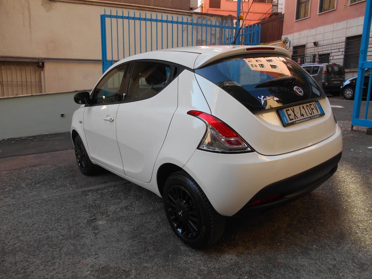 Lancia Ypsilon 0.9 TwinAir 85 CV 5 porte Metano Ecochic Elefantino