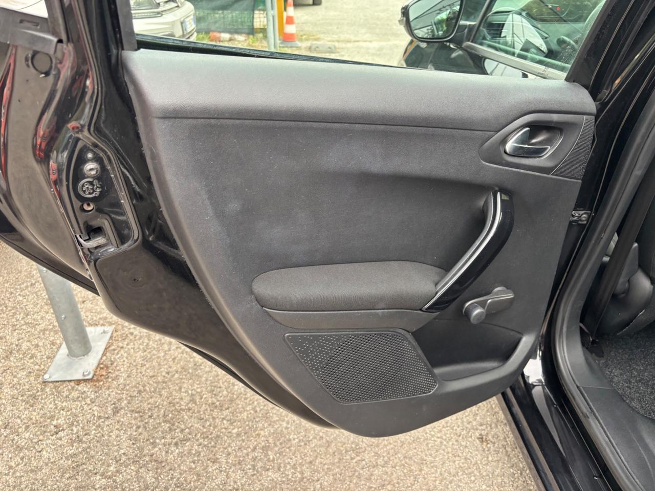 Peugeot 208 1.6 hdi 5 porte OK NEOPATENTATI