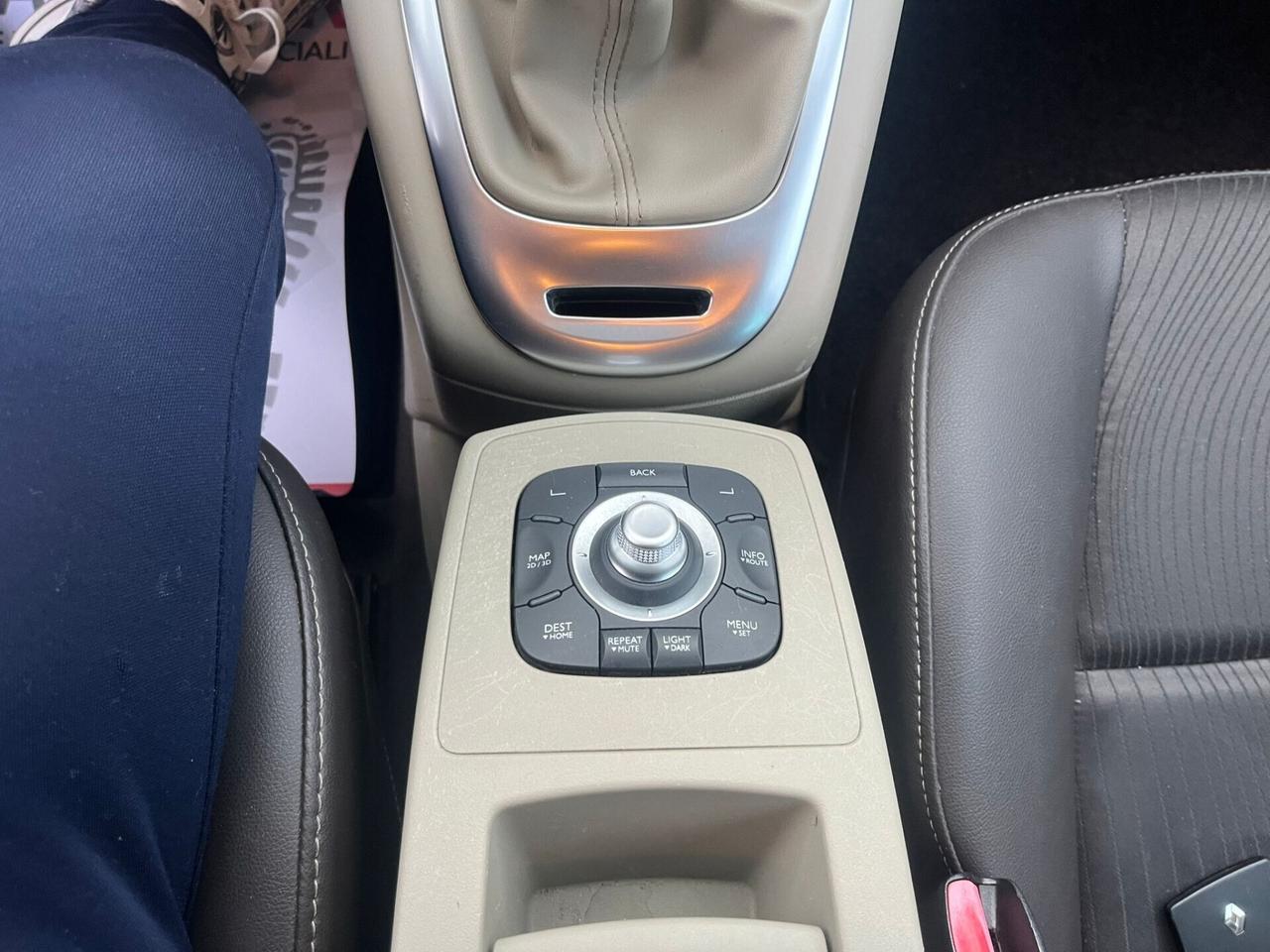 Renault Scenic Scénic X-Mod 1.5 dCi Luxe 2011