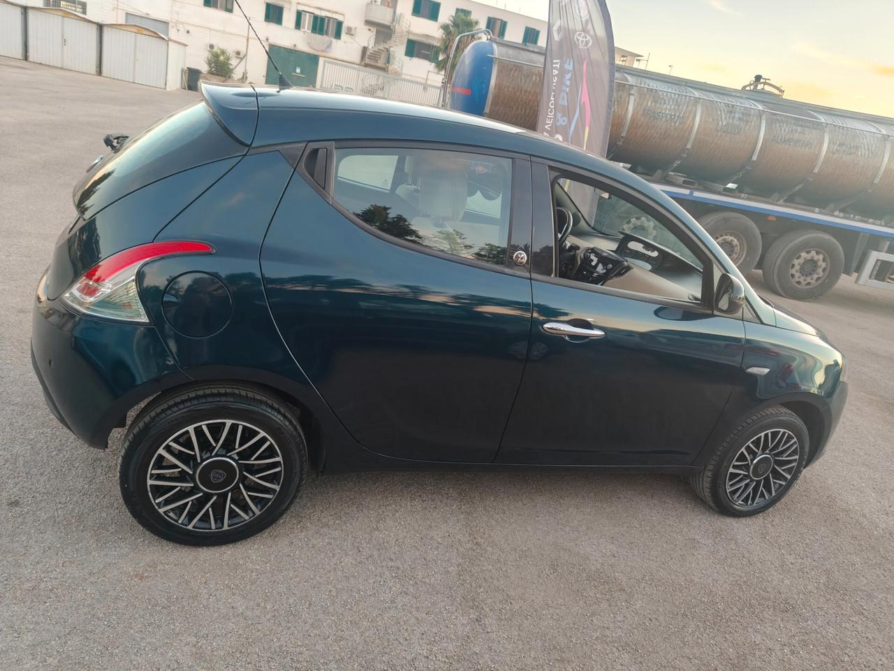 Lancia Ypsilon 1.2 5p GPL Ecochic 30th anniversary