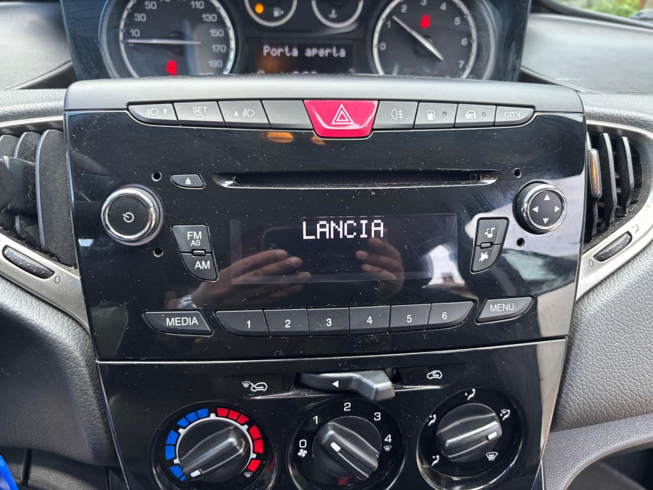 Lancia Ypsilon 0.9 TwinAir 85 CV 5 porte S&S Gold OK NEOPATENTATI