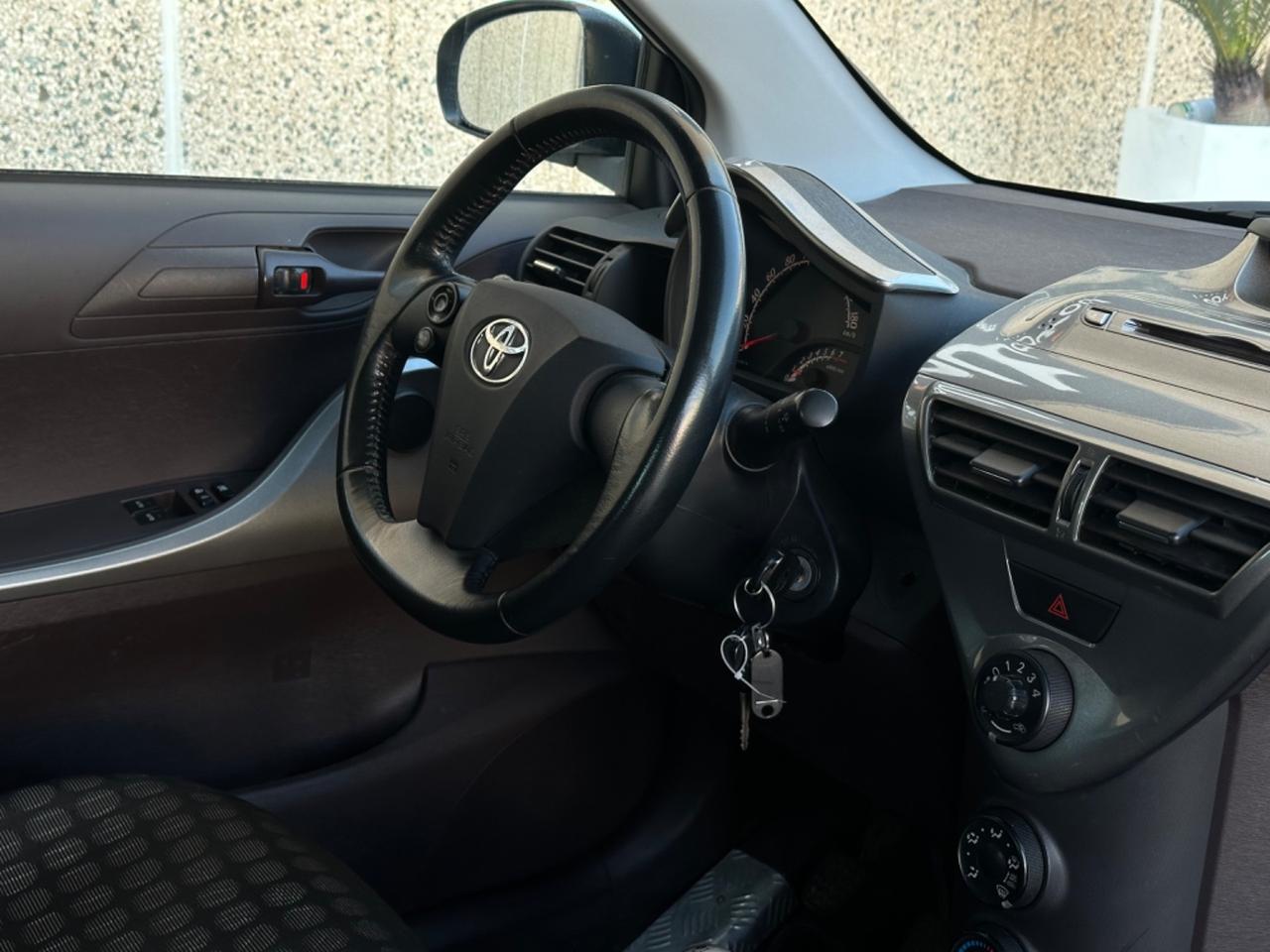 Toyota iQ 1.0