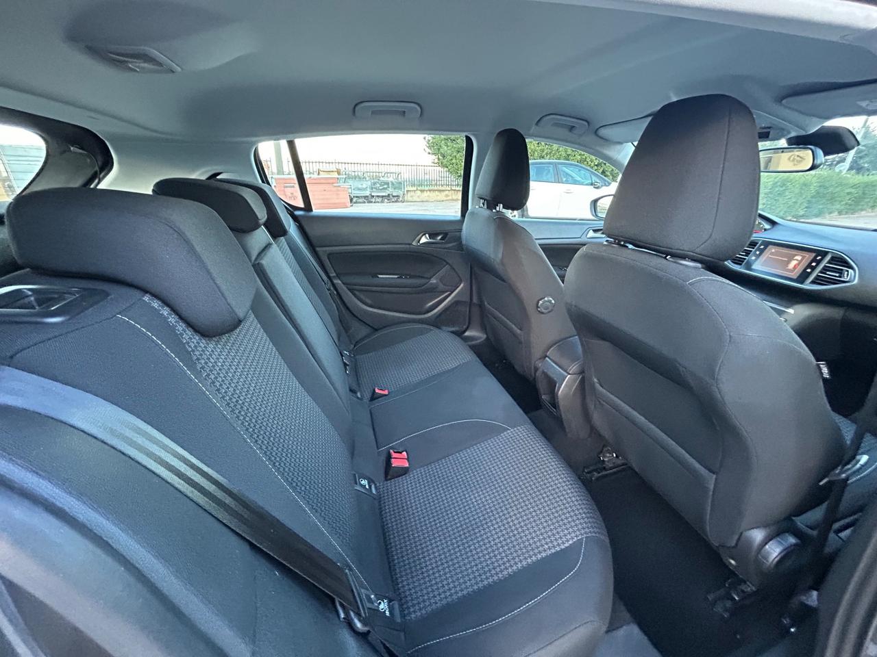 Peugeot 308 BlueHDi 130 S&S Business