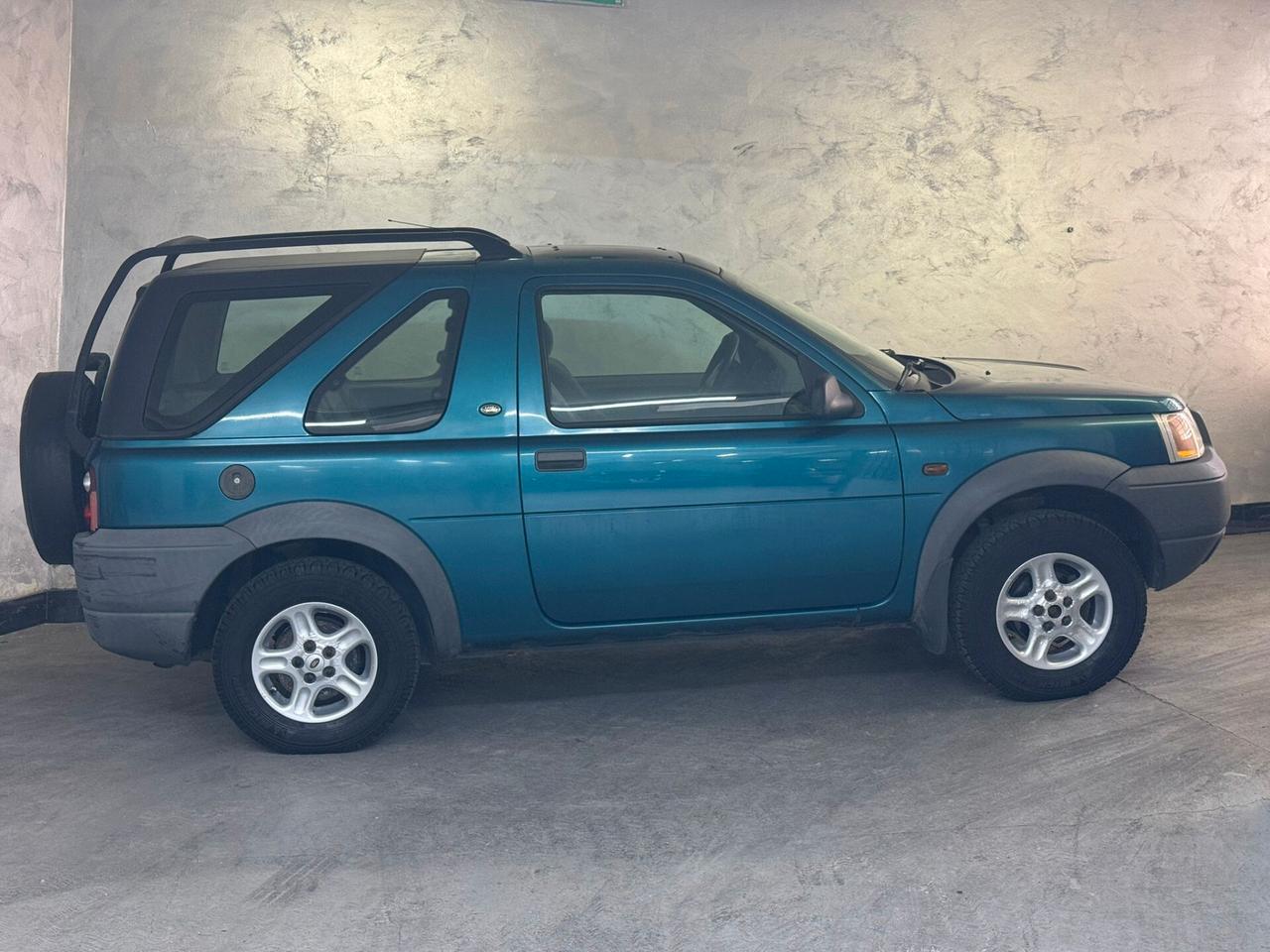 Land Rover Freelander 2.0 TD cat 3p. Hardback