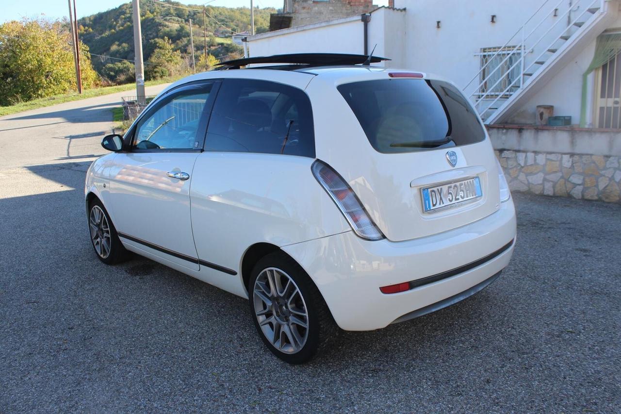 Lancia Ypsilon 1.3 MJT 90 CV Platino