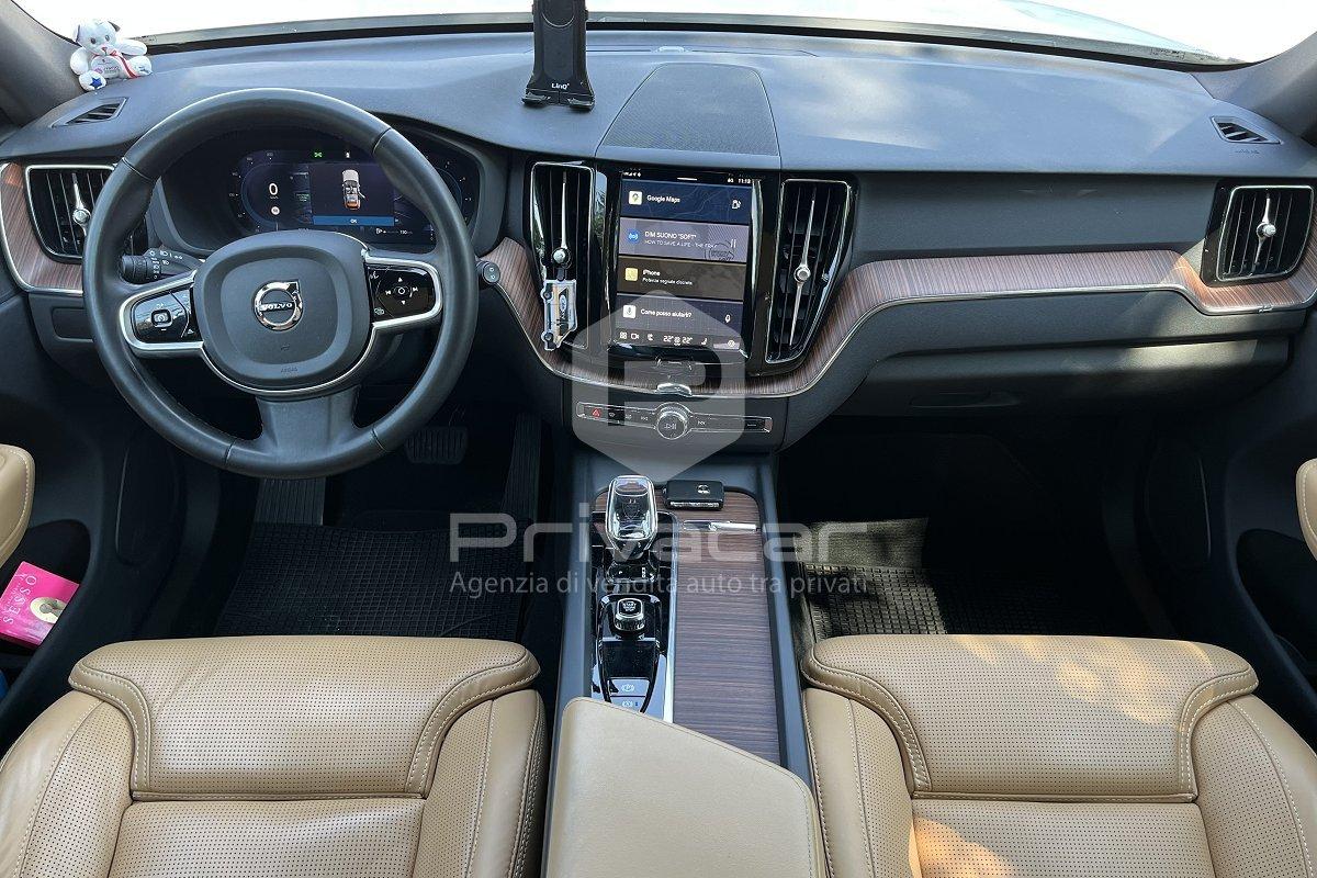 VOLVO XC60 B4 (d) AWD automatico Plus Dark