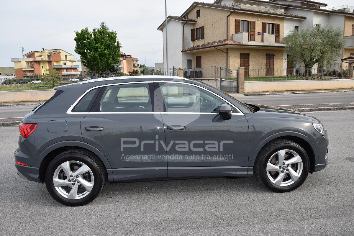 AUDI Q3 40 TDI quattro S tronic Business Advanced