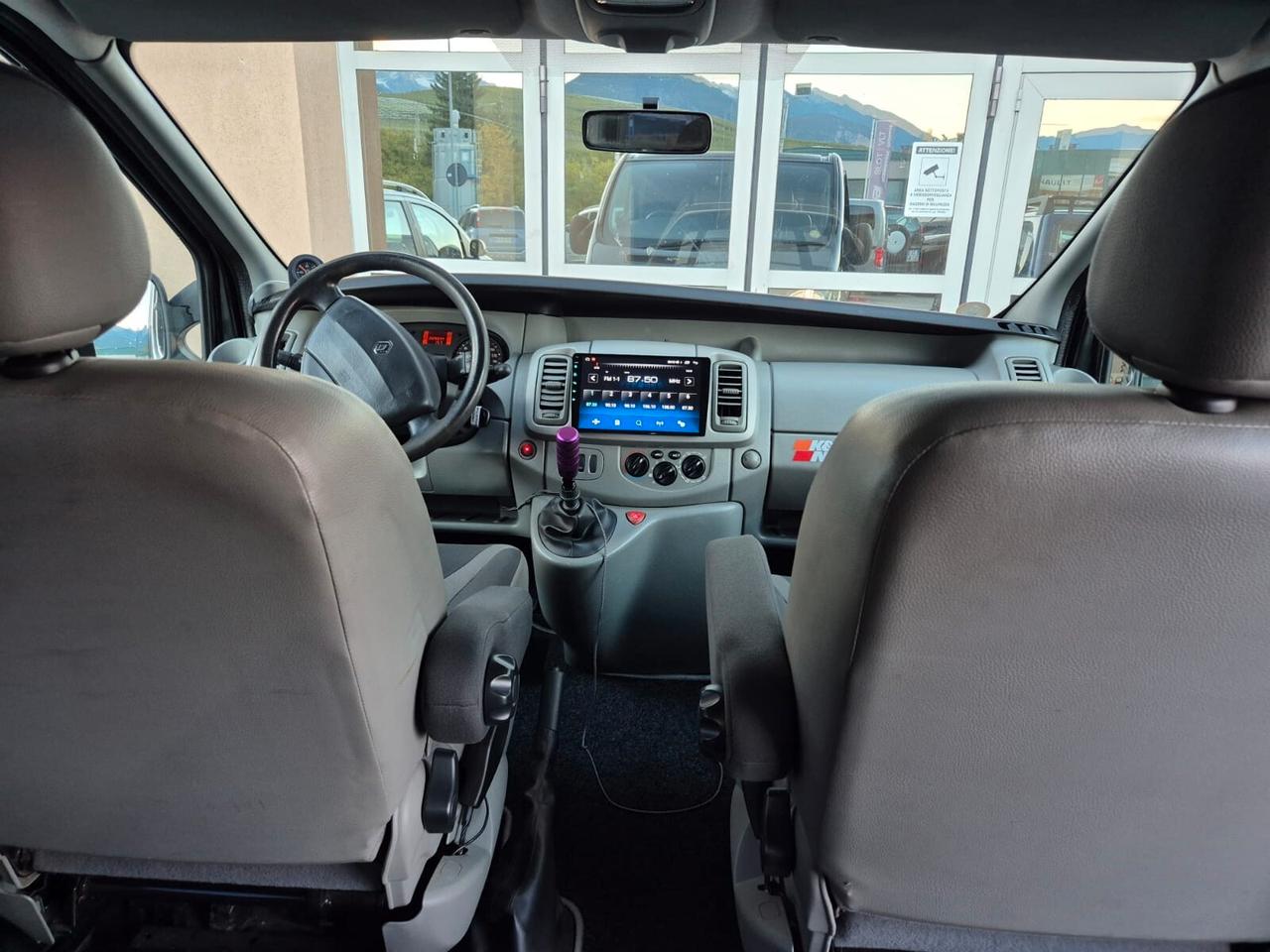 RENAULT TRAFIC 8 POSTI VERGLAST