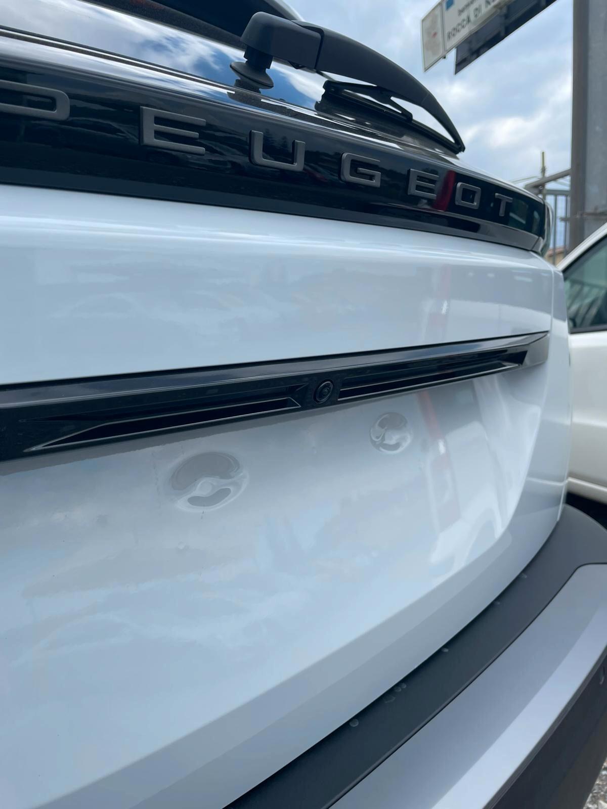 Peugeot 2008 1.2 allure benzina 100cv Nuova di Fabbrica