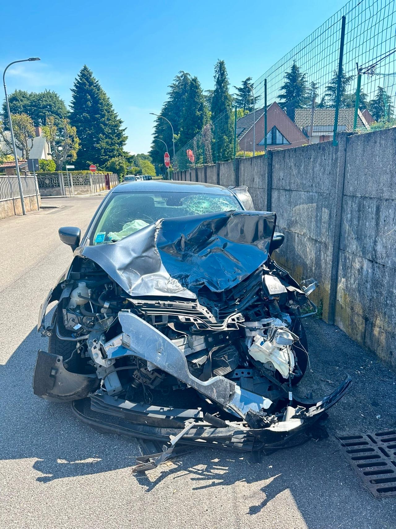 Renault Clio 1.2 75CV incidentata per ricambi