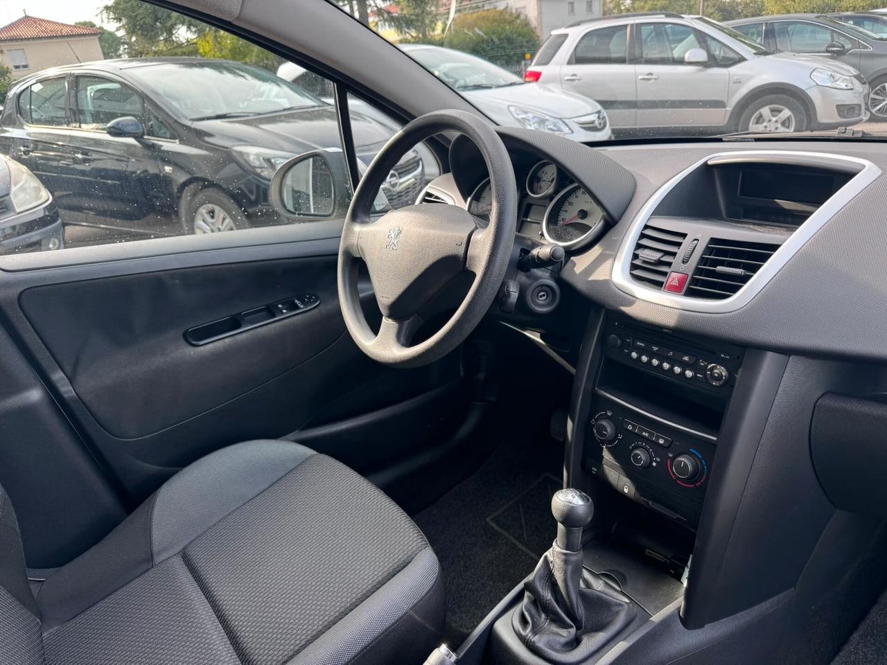 Peugeot 207 1.4 8V 75CV 5p. X Line
