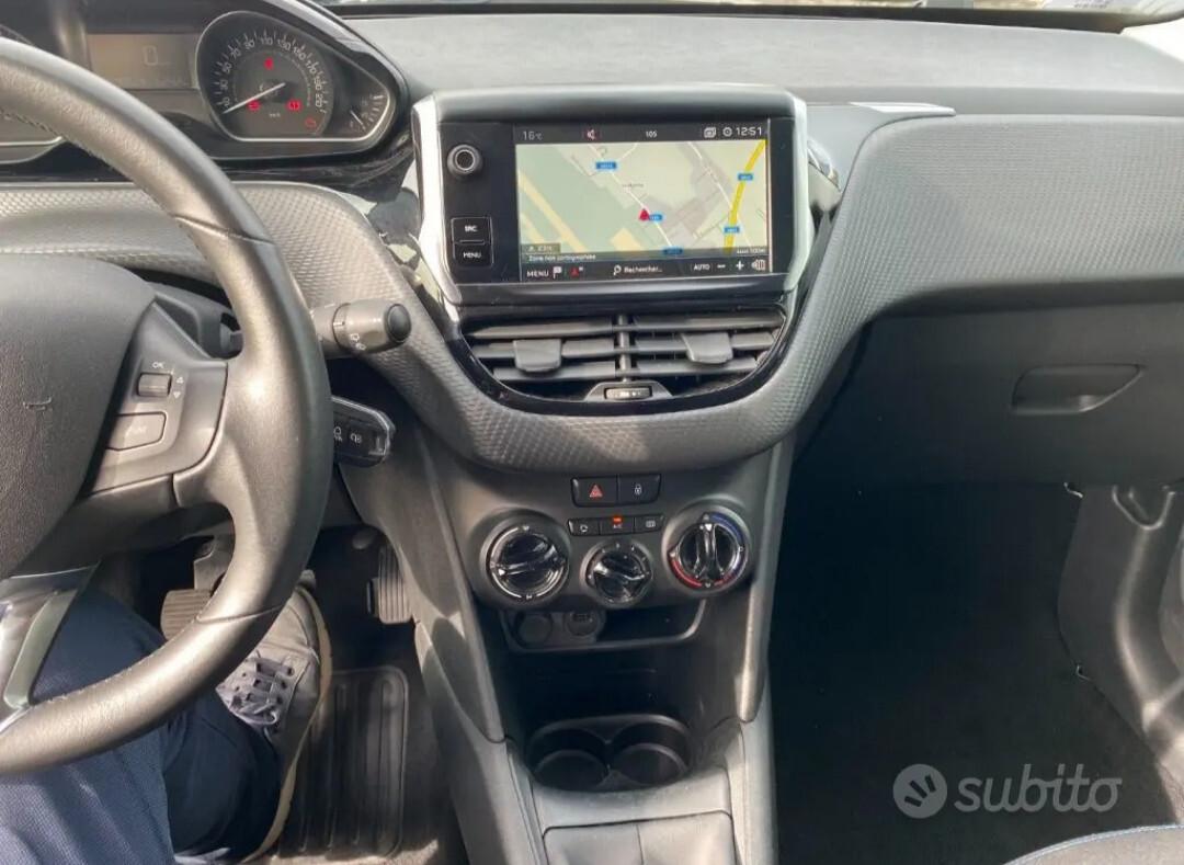 Peugeot 208 PureTech 82CV 5 porte Allure