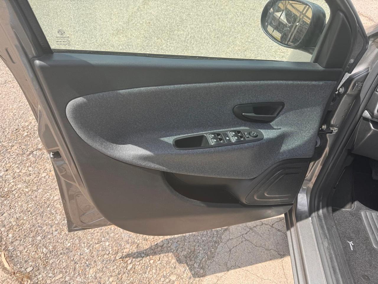 Lancia Ypsilon 1.0 FireFly 5 porte S&S Hybrid Silver Plus