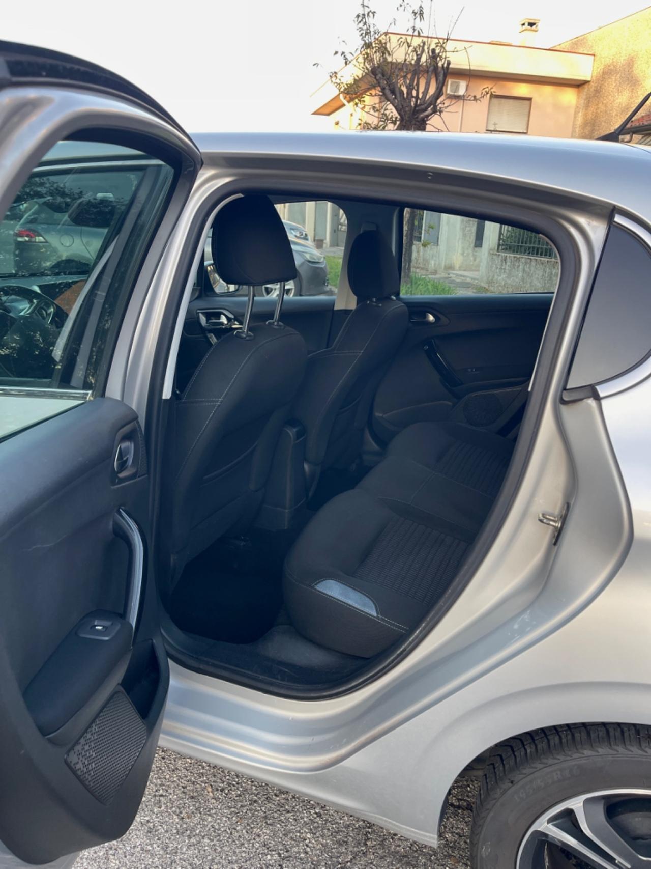 Peugeot 208 1.4 HDi 68 CV 5 porte Allure per Neopatentati 204