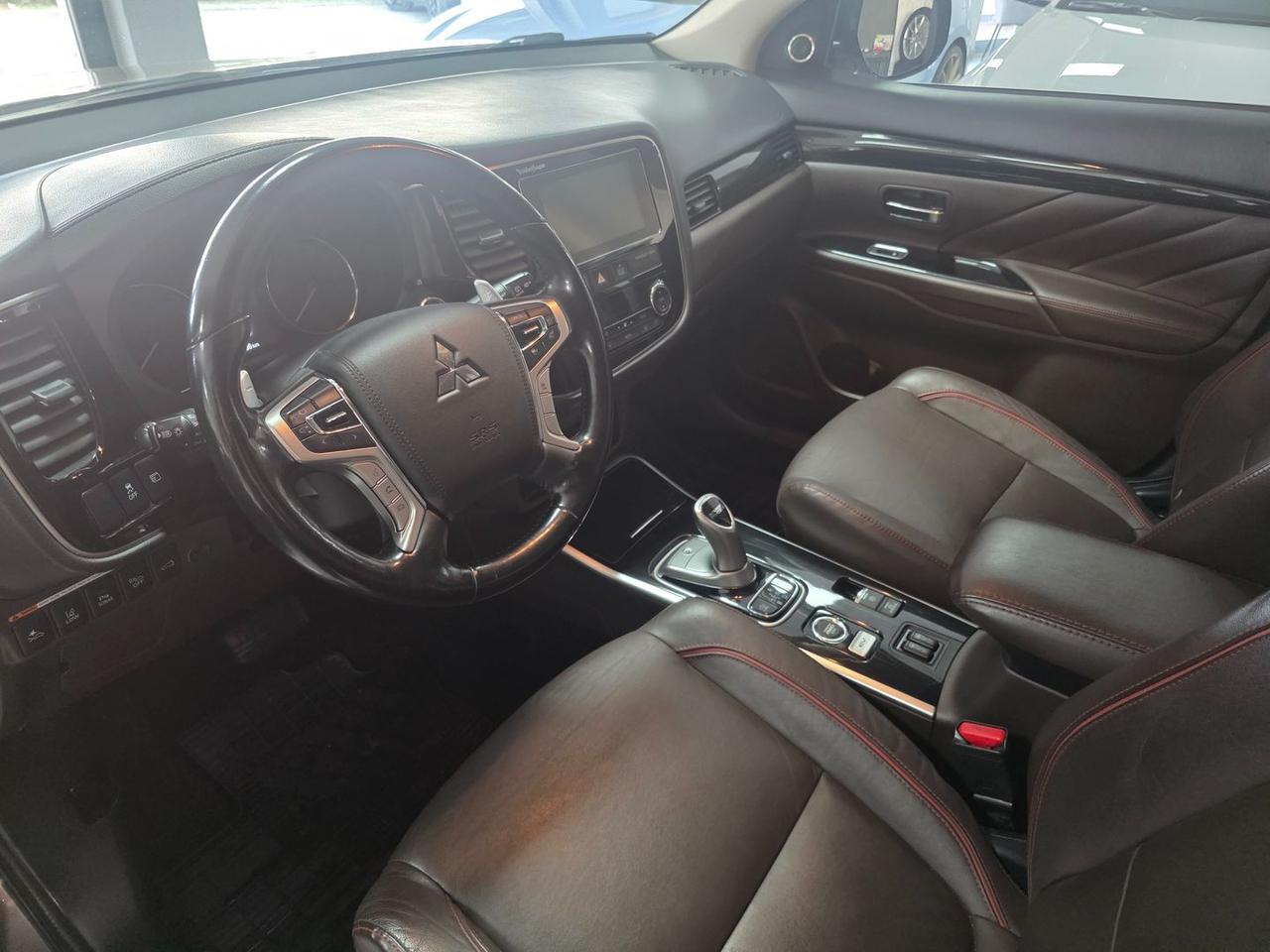 Mitsubishi Plug-in Hybrid Outlander Diamond #8868