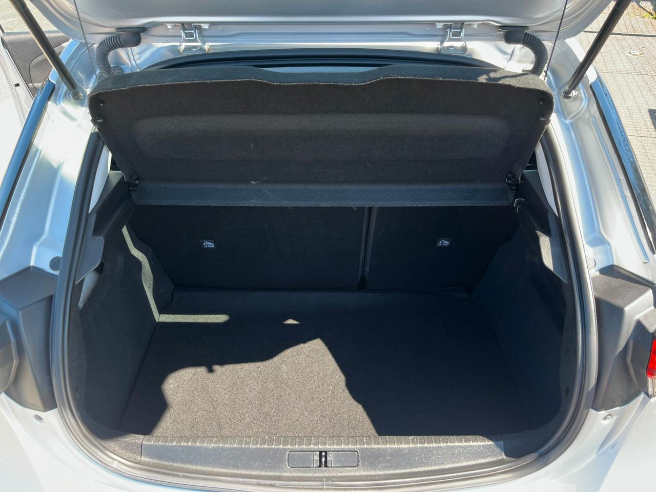 Opel Corsa 1.2 Edition ok neopatentati