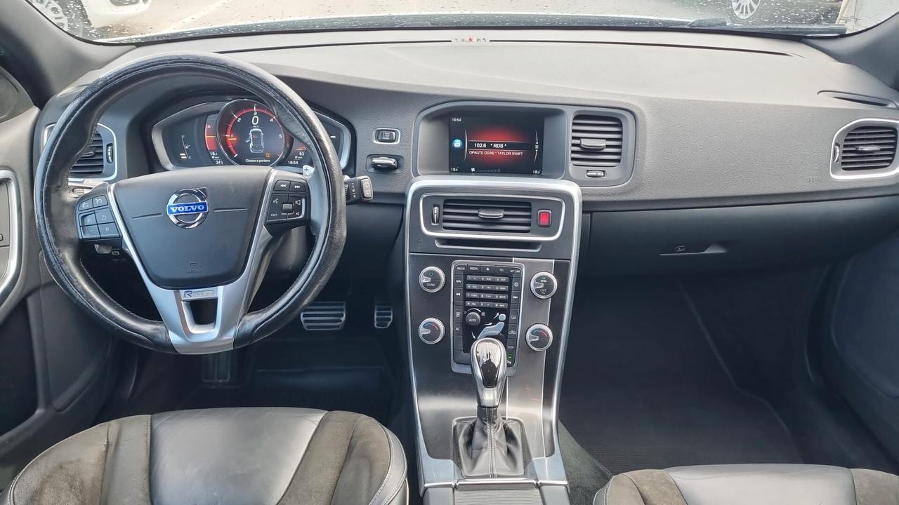 Volvo V60 D4 Geartronic R-design Momentum