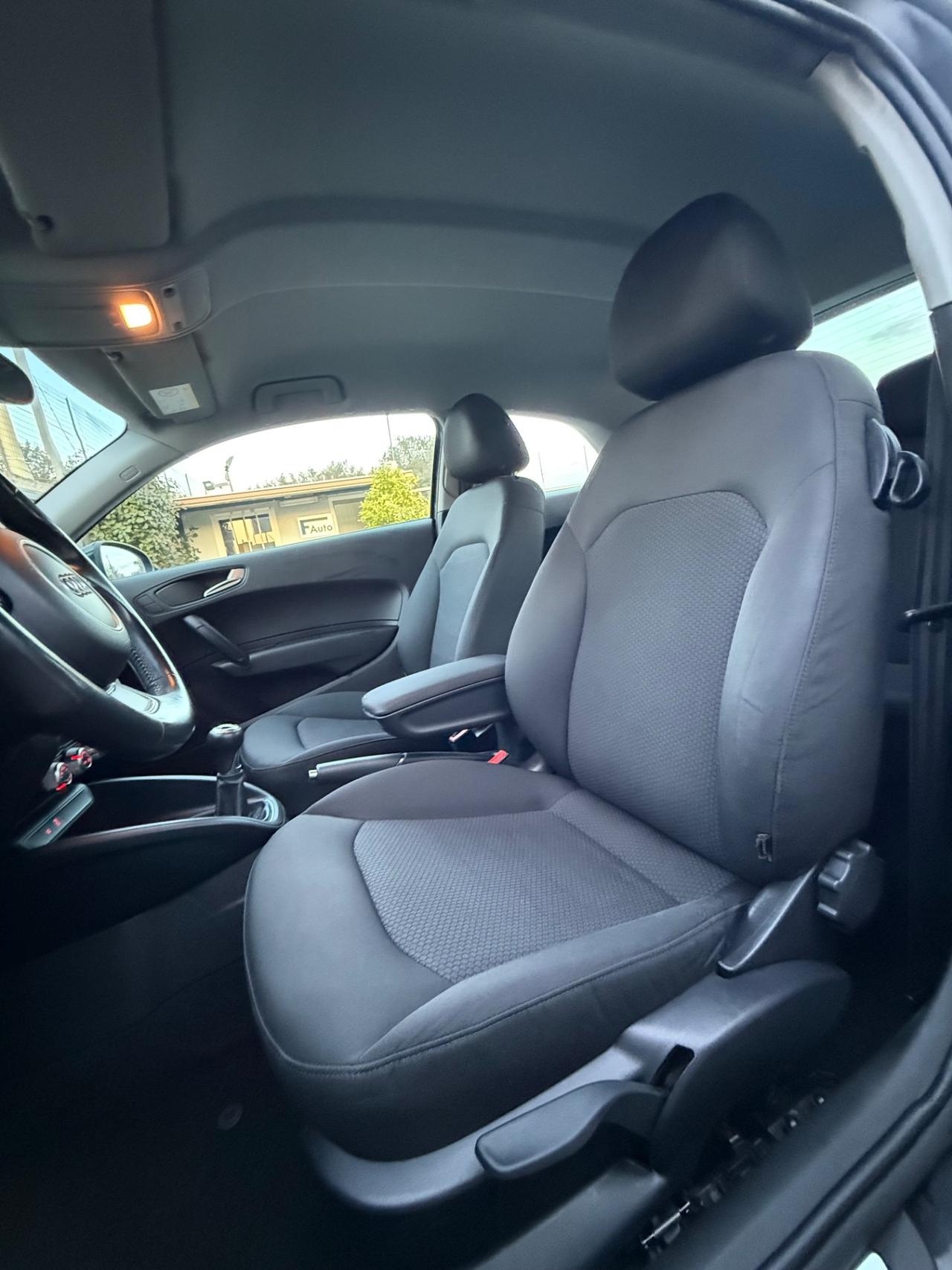 Audi A1 1.4 TDI S-Line Exterior,cerchi diamantati,Climatronic,ecc.