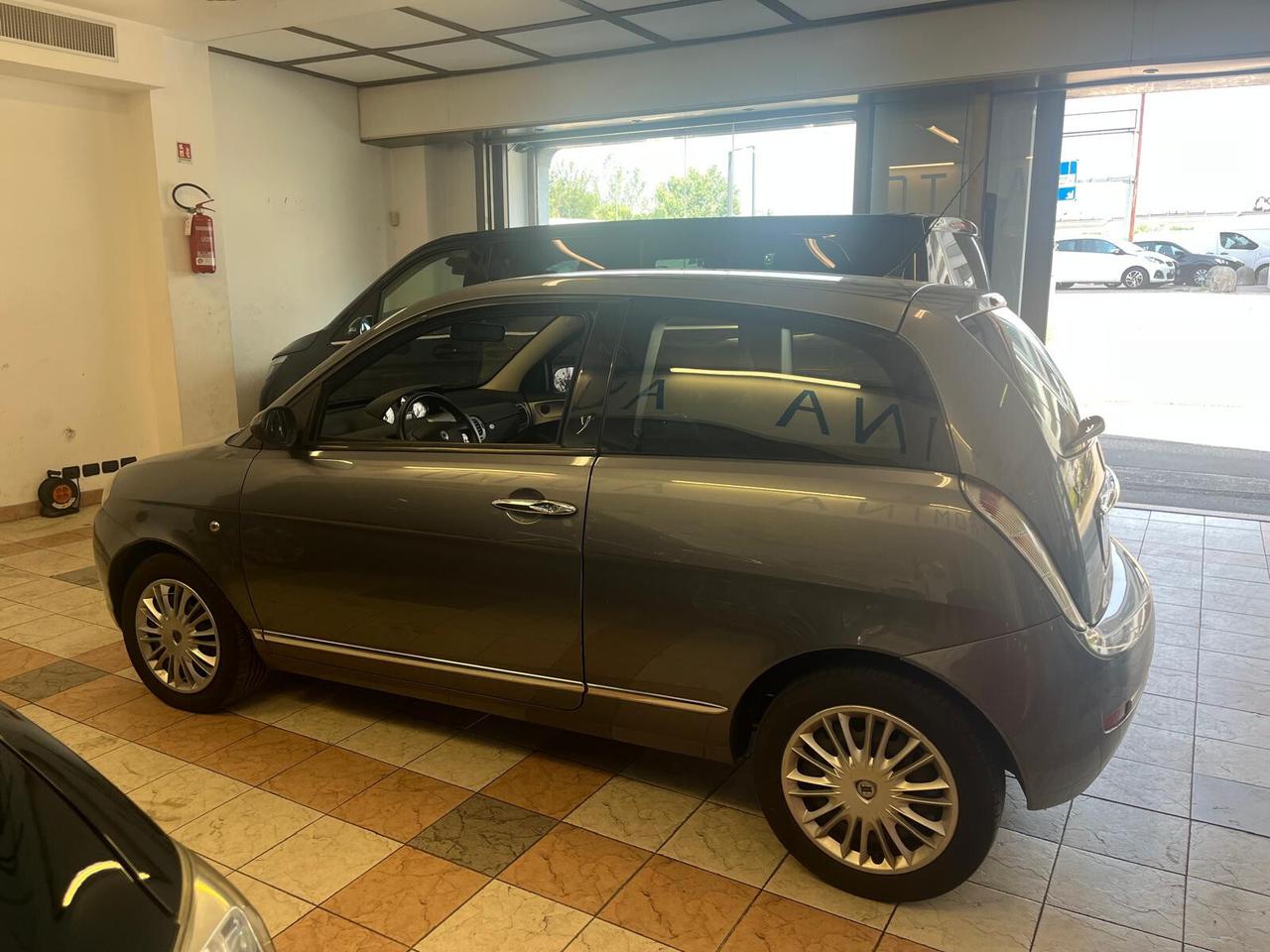 Lancia Ypsilon 1.2 Oro Bianco