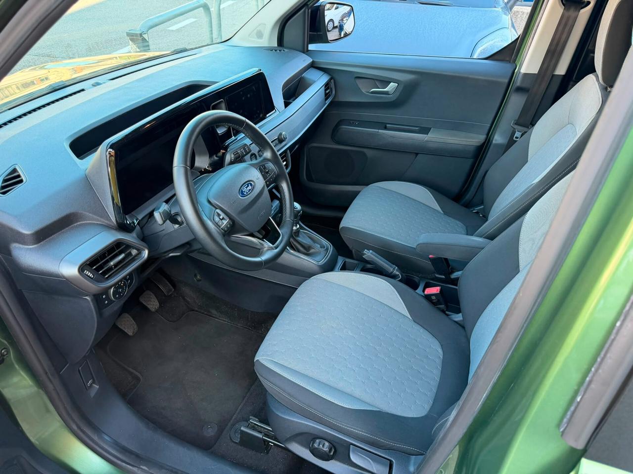 Ford Tourneo Courier 1.0 EcoBoost Titanium