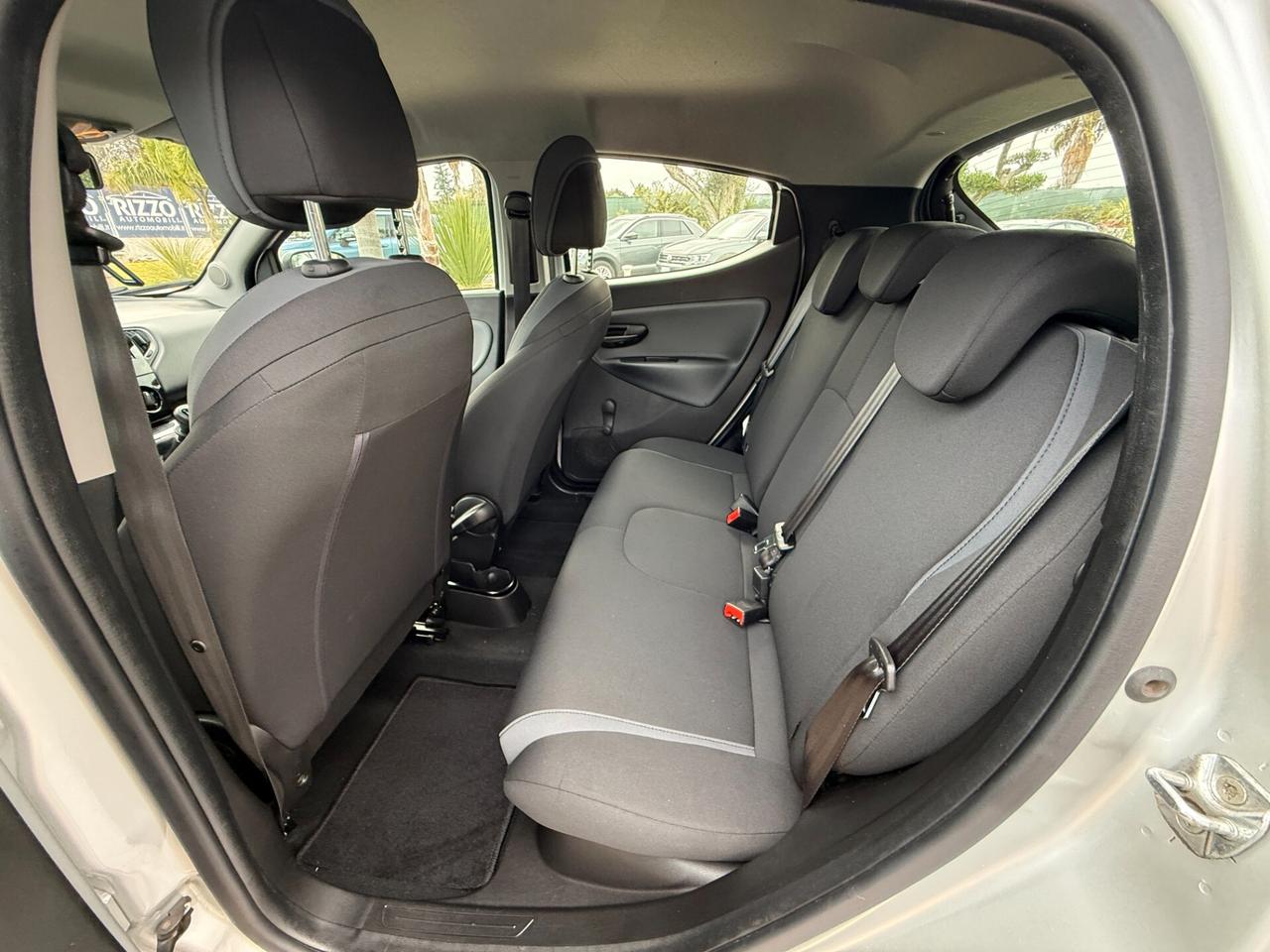 Lancia Ypsilon 1.2 69 CV 5 porte Unyca