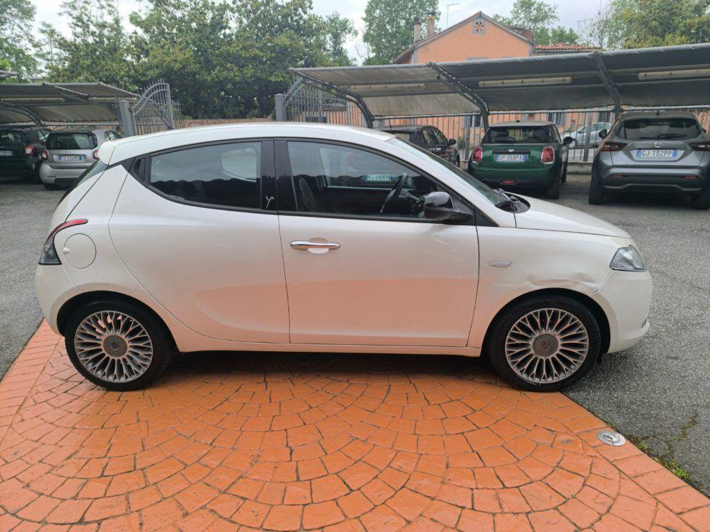 Lancia Ypsilon 0.9 TwinAir 85 CV 5 porte S&S Gold TAGLIANDATA!
