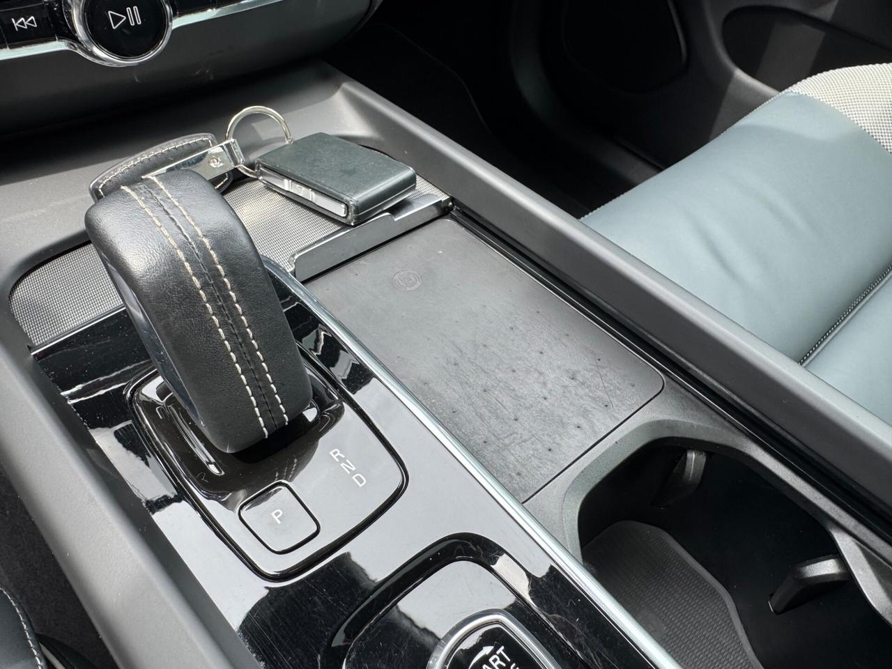 Volvo XC 60 B4 R-Design Plus Dark