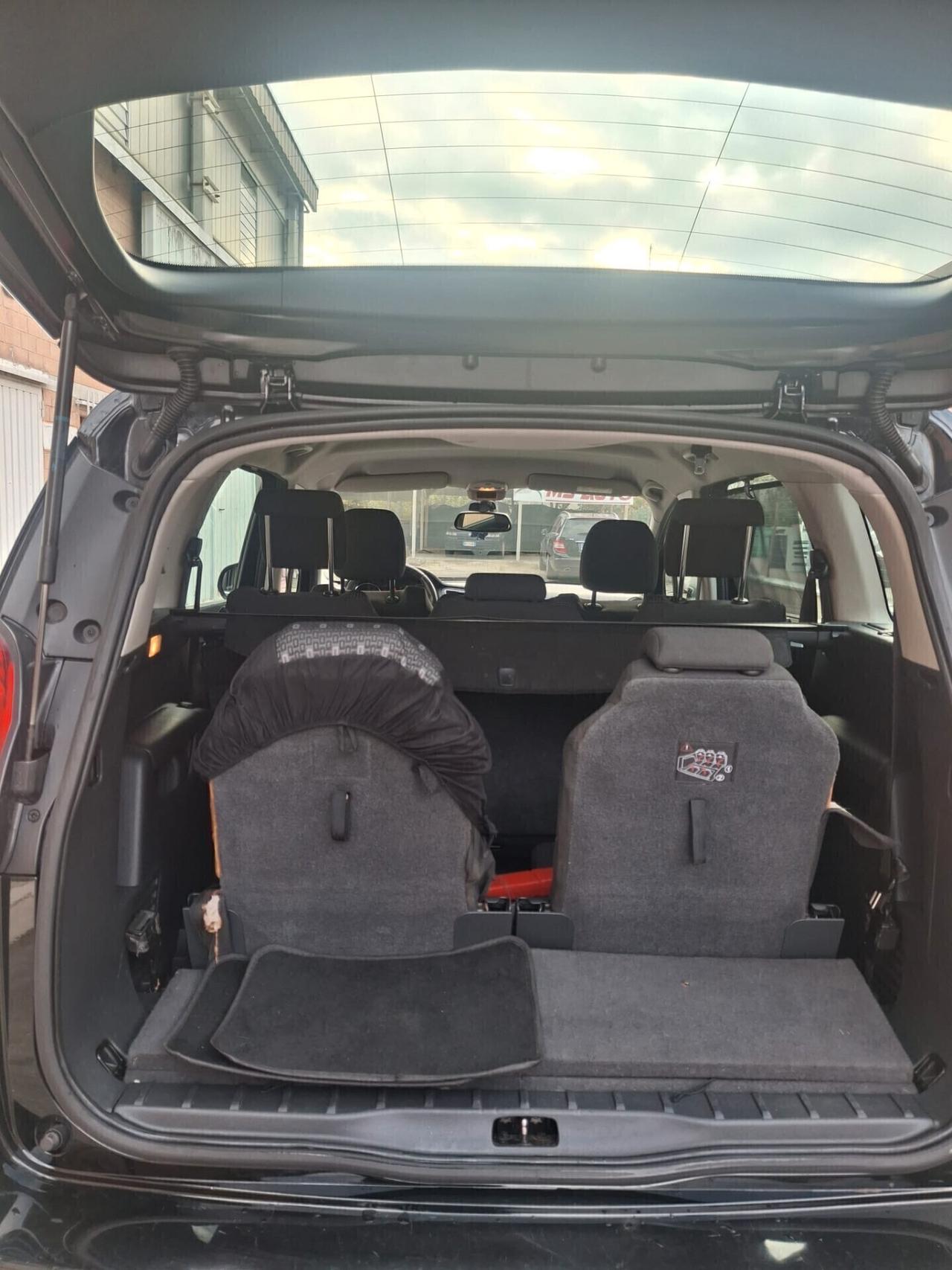 Peugeot 5008 1.6 HDi 115CV Allure 7 POSTI