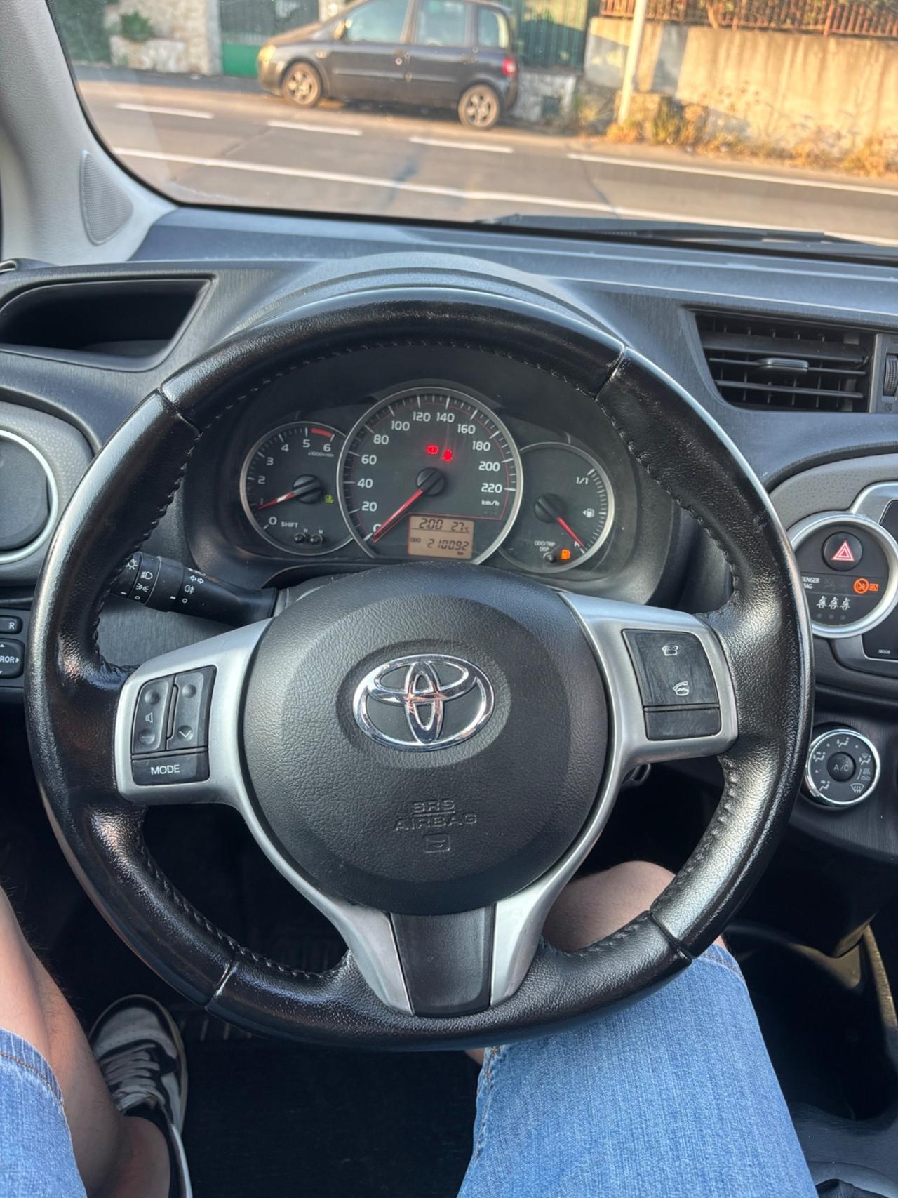 Toyota Yaris 1.4 D-4D 5 porte Lounge