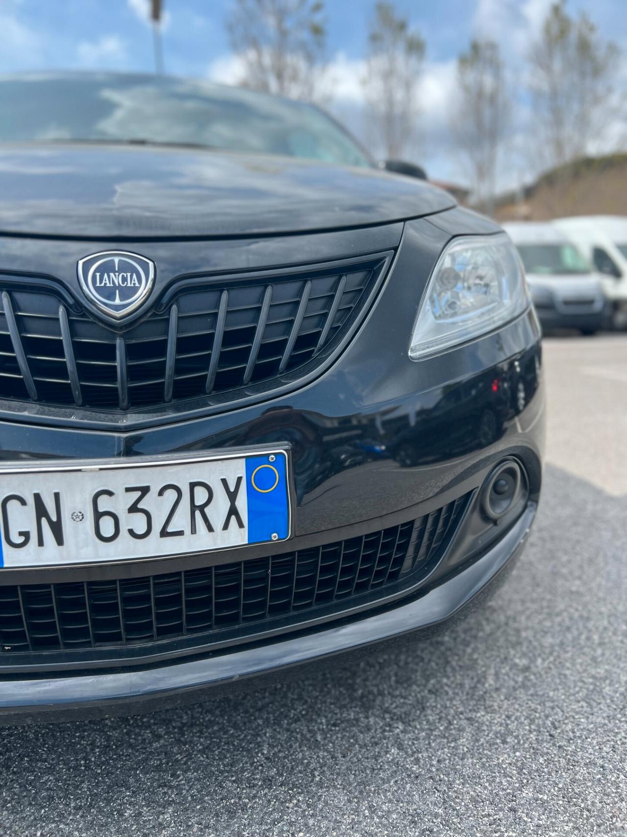 Lancia Ypsilon 1.0 FireFly 5 porte S&S Hybrid Ecochic Silver