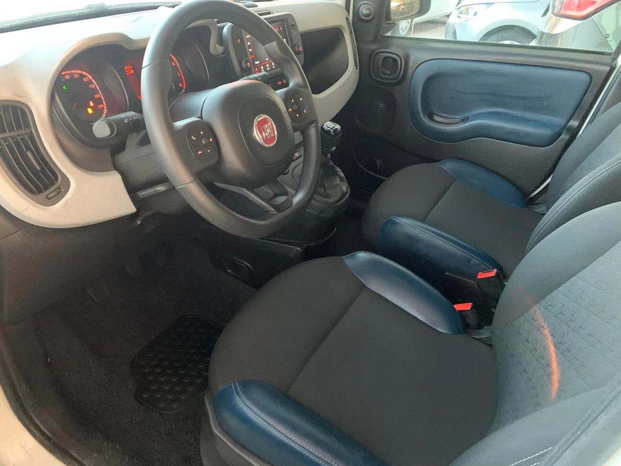 Fiat Panda 1.0 Hybrid City Cross full