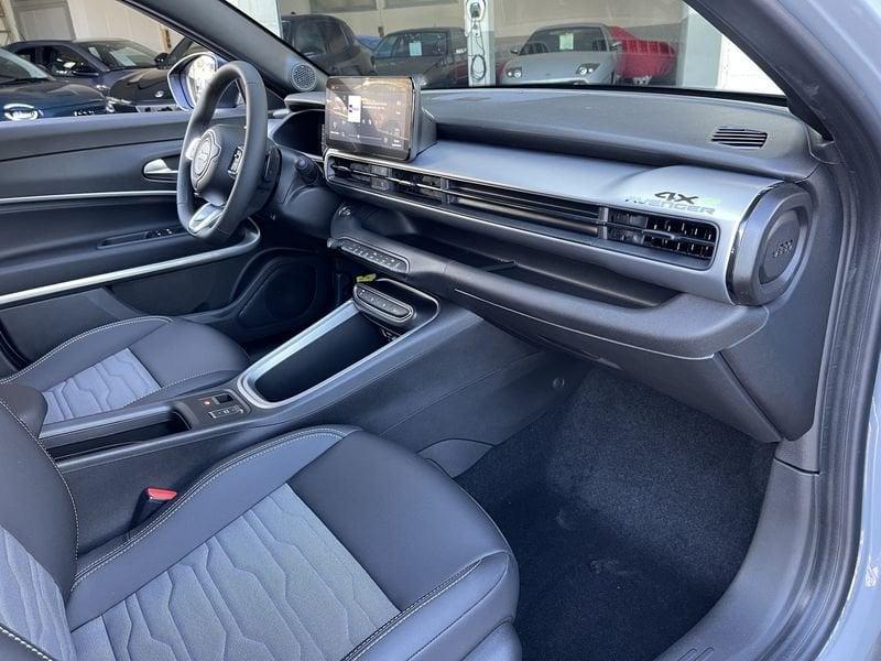Jeep Avenger 1.2 turbo e-hybrid mhev Upland 4xe 145cv edct6 - KM0
