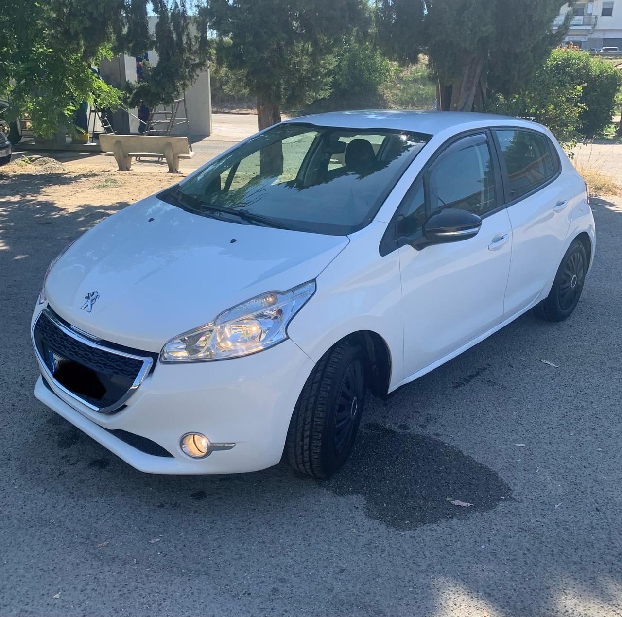 Peugeot 208 1.4 HDi 68 CV 5p Allure 120000KM