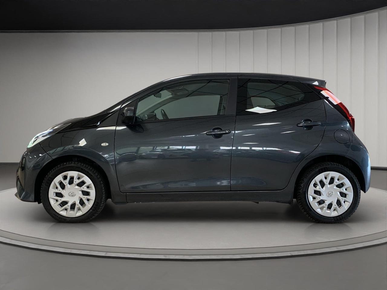 Toyota Aygo 5p 1.0 x-play 72cv