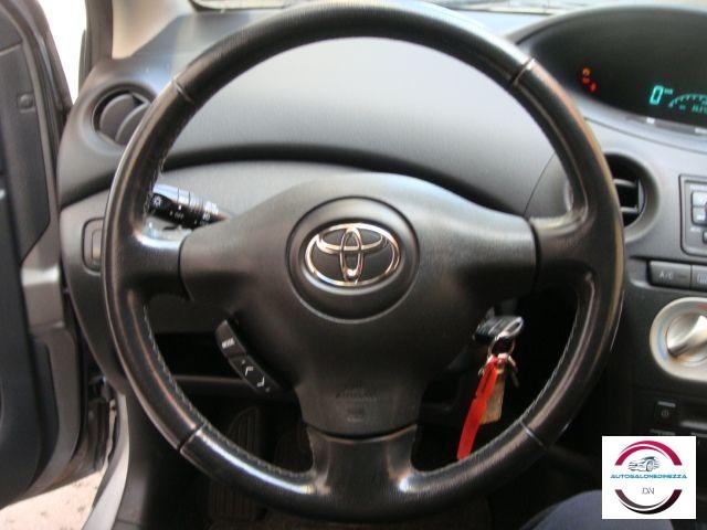 TOYOTA - Yaris - 1.3i 16V Sol * km 36000*