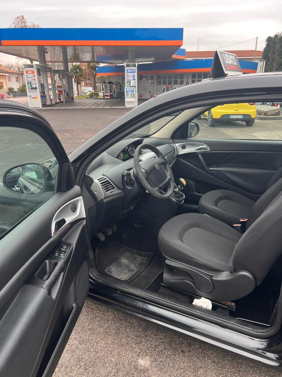 Lancia Ypsilon 1.2 69 CV 5 porte S&S Platinum