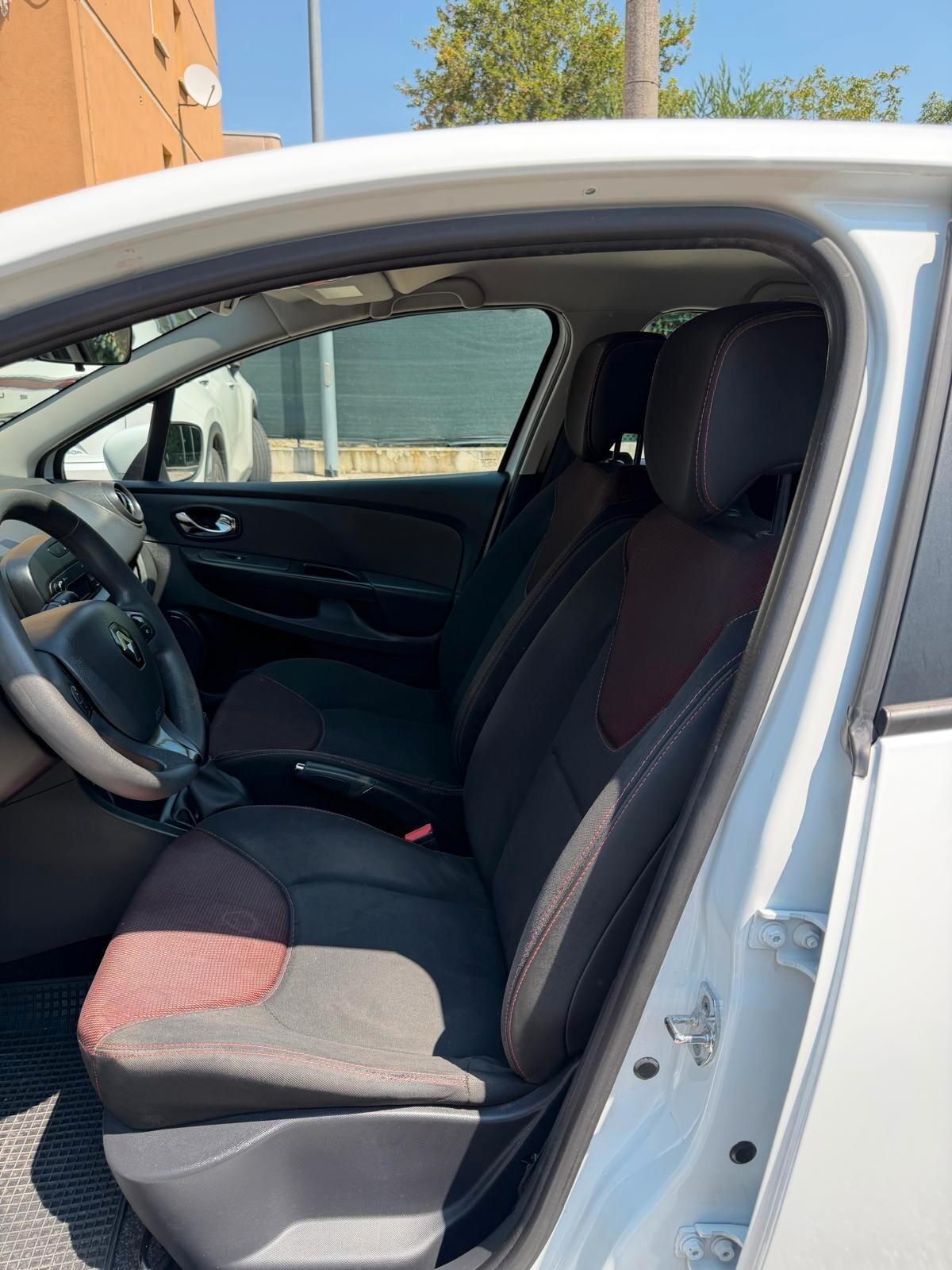 Renault Clio 1.2 - NEOPATENTATI - 12 MESI DI GARANZIA -