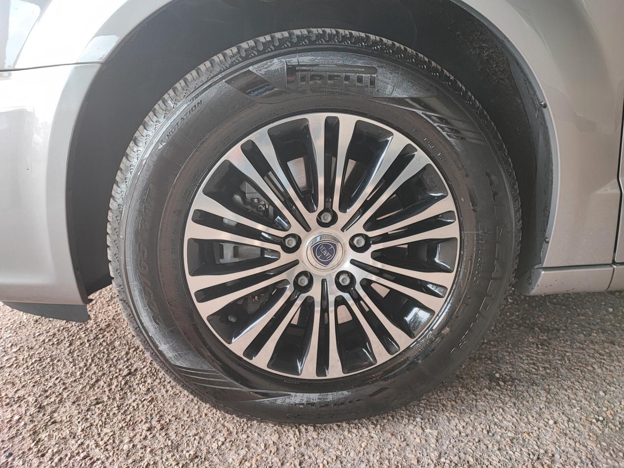 Lancia Voyager 2.8 Turbodiesel Platinum 177 CV