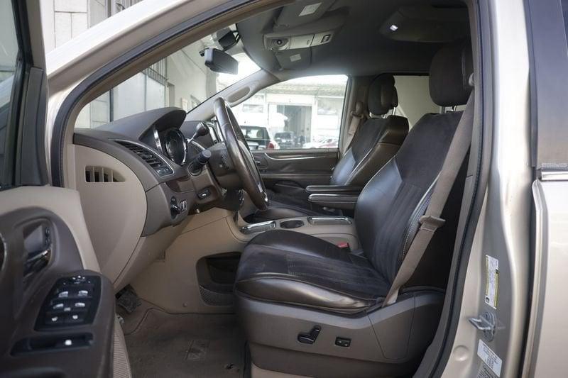 Lancia Voyager Lancia Voyager 2.8 Turbodiesel Platinum 163 CV ANNO 2013