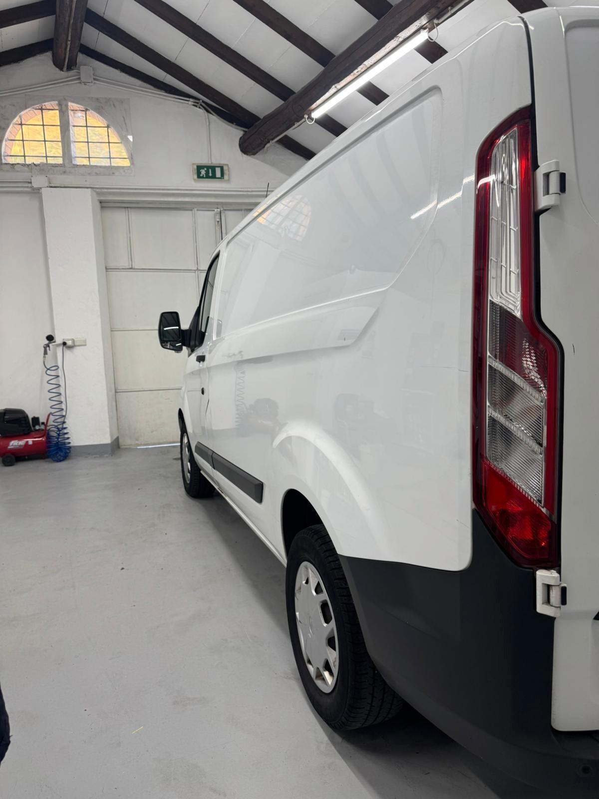 Ford Transit custom 2.0 TDI 130 CV anno 2017