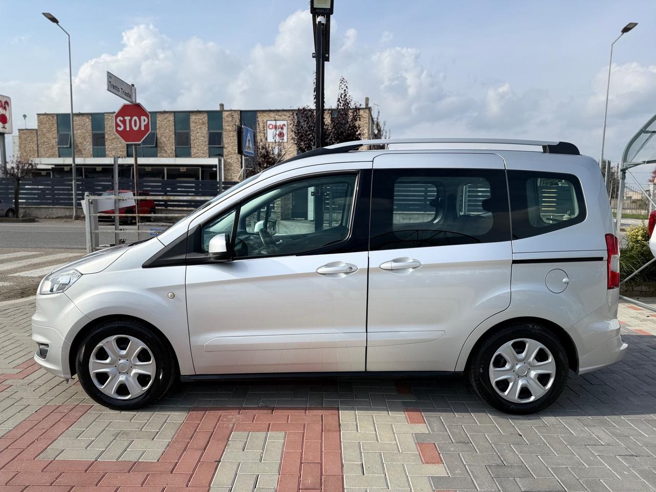 Ford Tourneo Courier 1.5 TDCI 75 CV 5POSTI-NEOPATENTATI