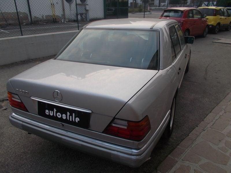 Mercedes-Benz Serie 200-320 MERCEDES 200 E 338.7575187 MASSARI MARCO