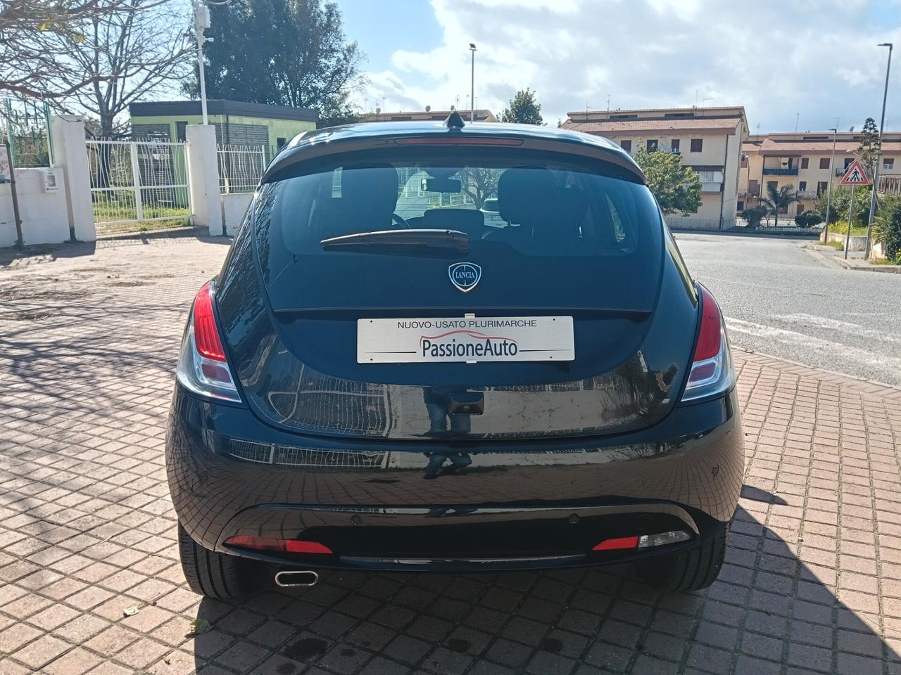 Lancia Ypsilon 1.0 FireFly 5 porte S&S Hybrid Platino
