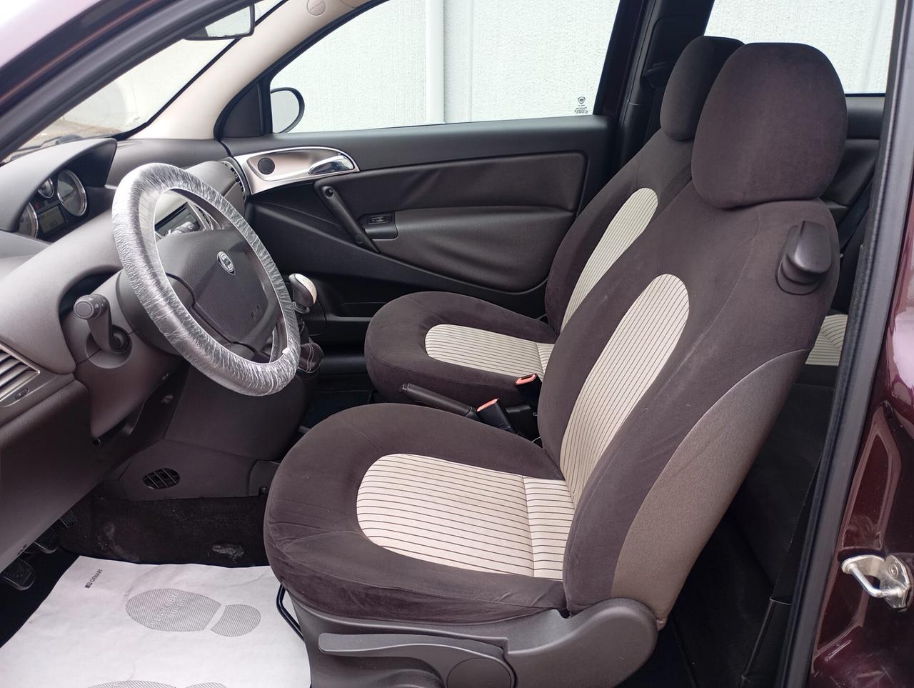 lancia ypsilon 1.2 ok neopatentati