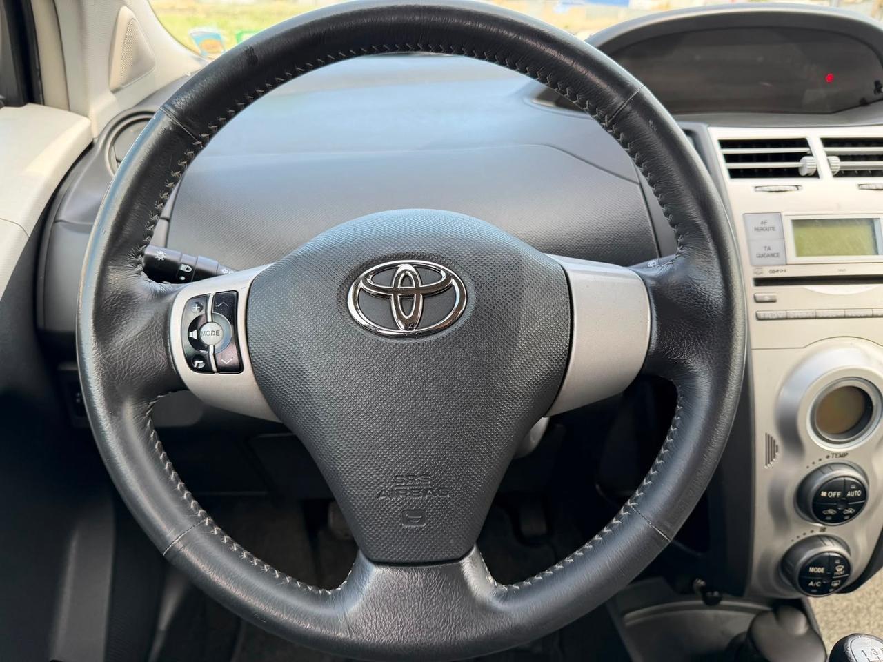 Toyota Yaris 1.0 5p Sol 130000 km