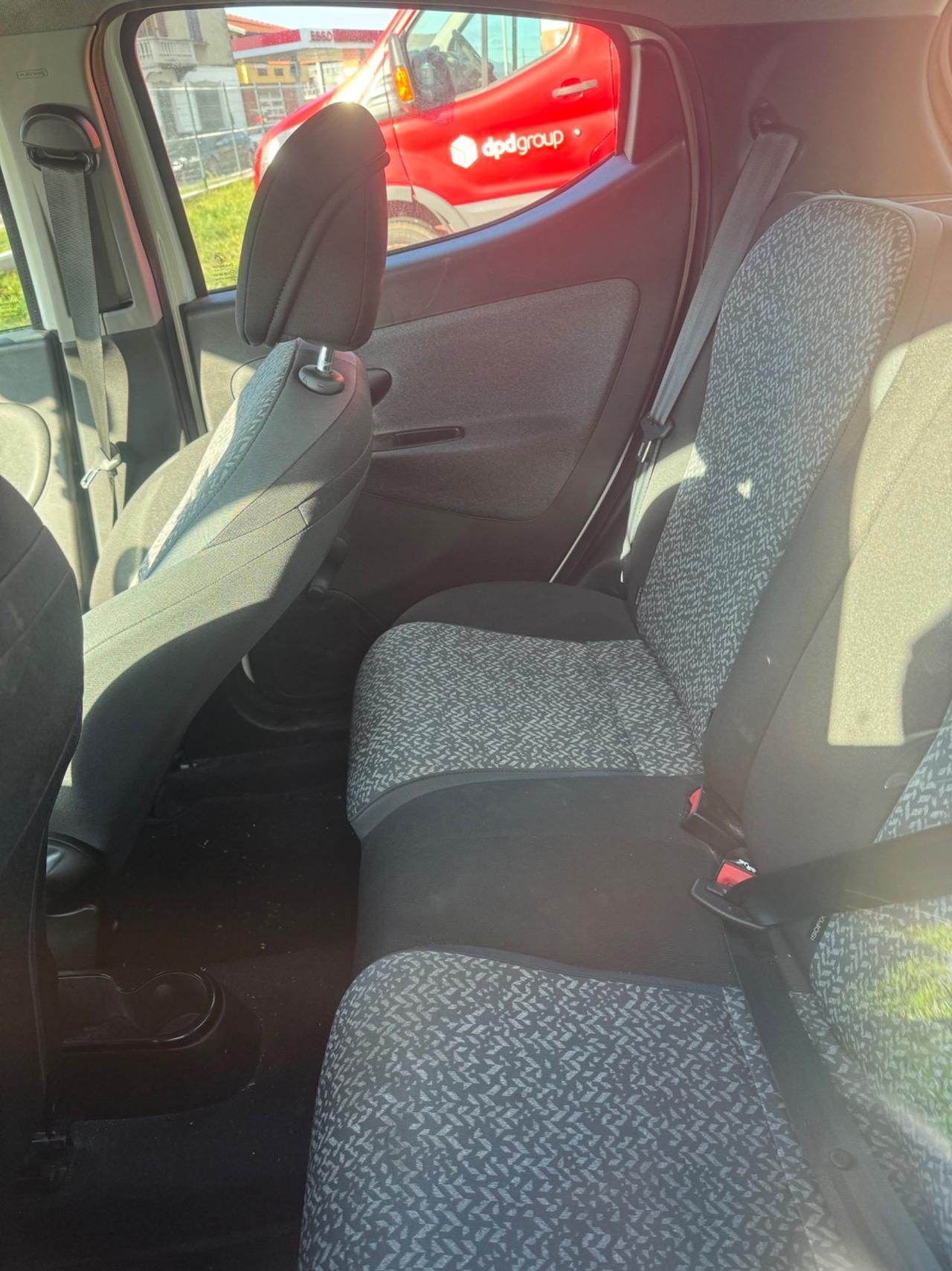 Lancia Ypsilon 1.0 FireFly 5 porte S&S Hybrid Ecochic Silver