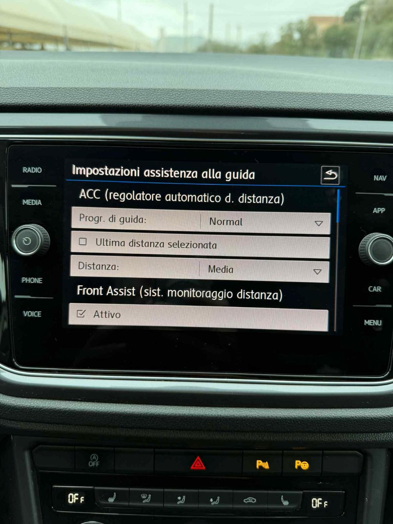 Volkswagen T-Roc 1.6 Style VIRTUAL COCKPIT