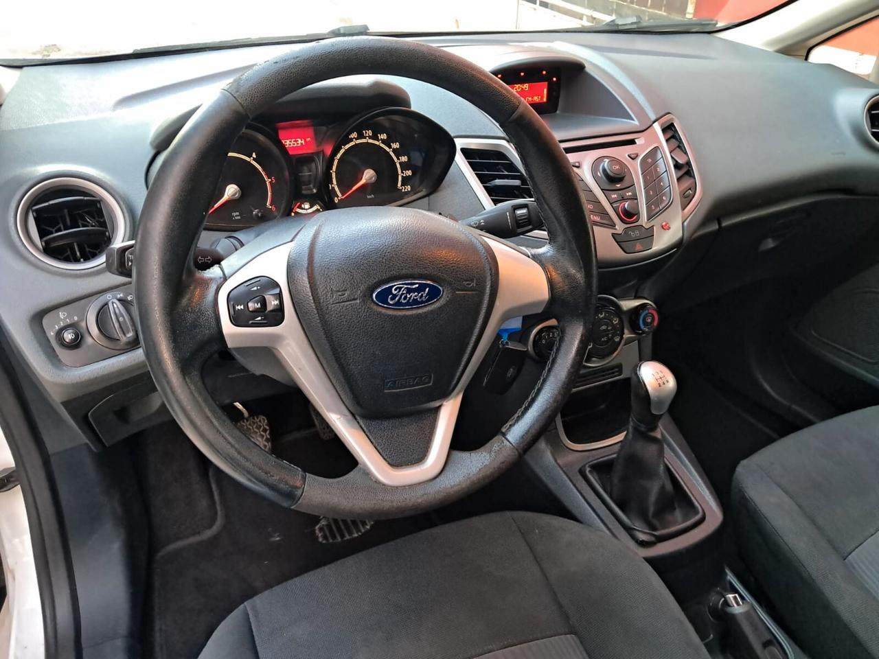 Ford Fiesta 1.4 TDCi 5p. Titanium neopatentati