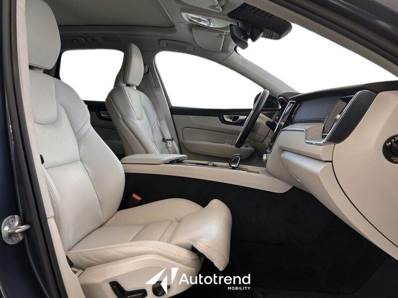 Volvo XC60 B4 197+14 CV AWD Mild Hybrid Diesel Automatico Ultimate Dark